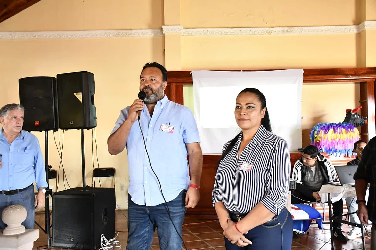 Julio Arreola celebra a madres y niños patzcuarenses