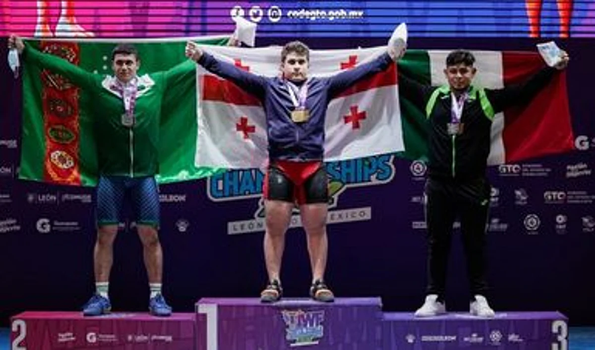 México gana primera plata Mundial Sub-17 de levantamiento de pesas