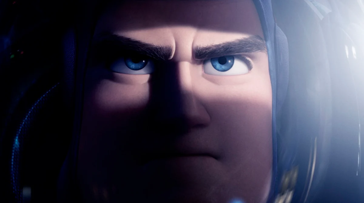 Filtran escena del polémico beso en Lightyear y se dividen las opiniones