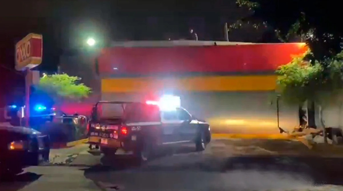 Ladrón intentó robar Oxxo y se queda atorado en ductos de ventilación