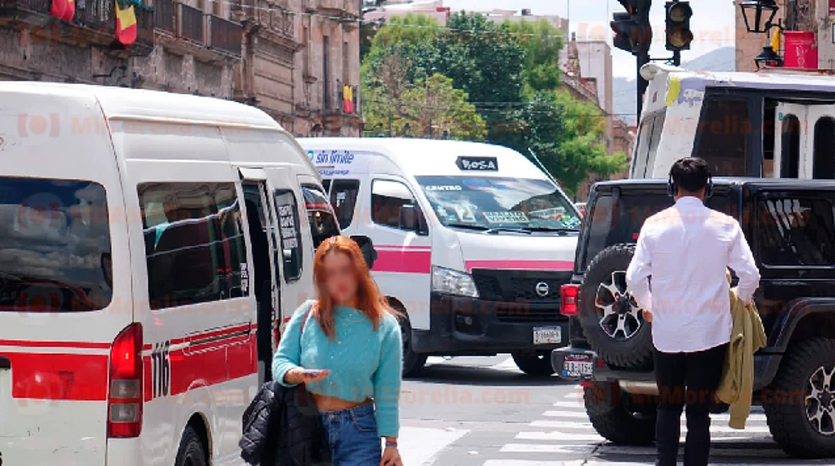 CNTE bloquea calles del centro de Morelia y genera caos vial