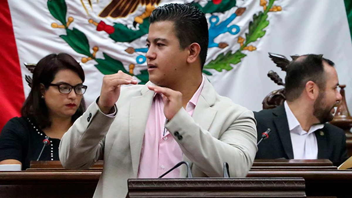 Fundamental, políticas públicas que promuevan Lengua de Señas Mexicana: Víctor Zurita