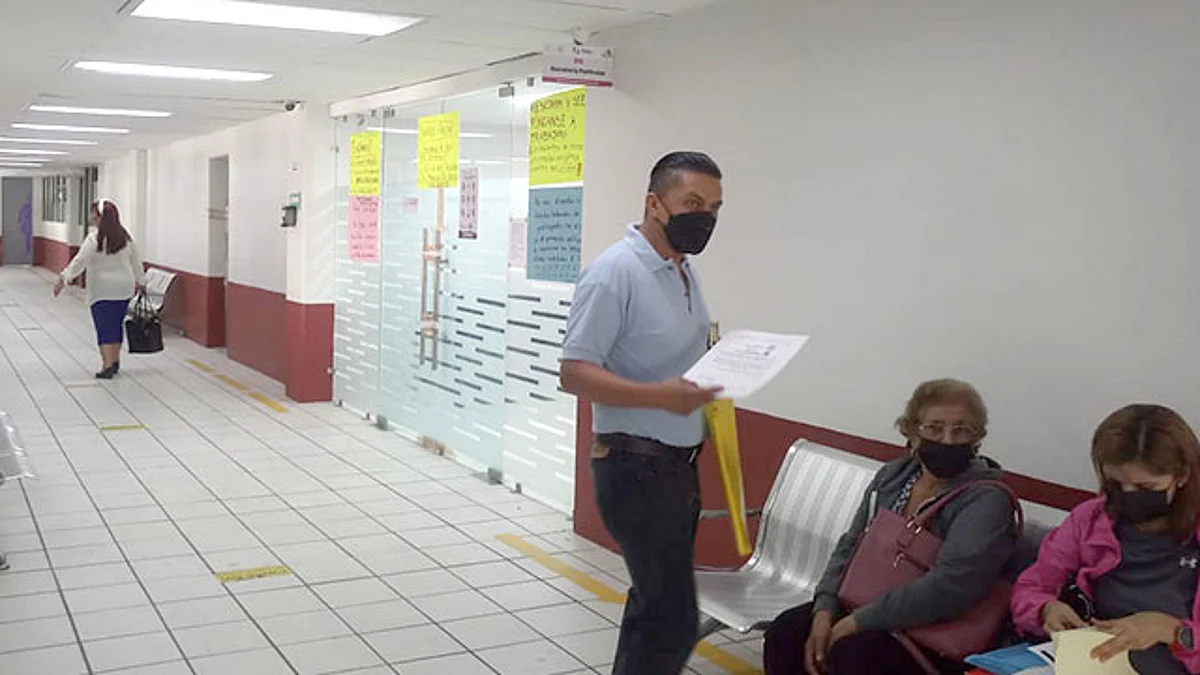 Michoacán: por toma de oficinas en SEE, 2 mil 800 menores se ven afectados