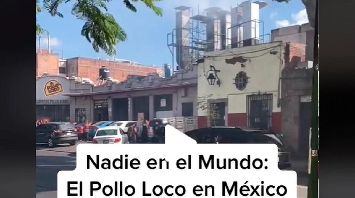 Hubo quienes bromearon con que este sucursal de El pollo Loco en Morelia y aseveraron que parece más una refinería