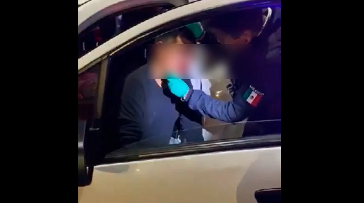Acusan a taxistas de golpear a conductor de Uber en Morelia