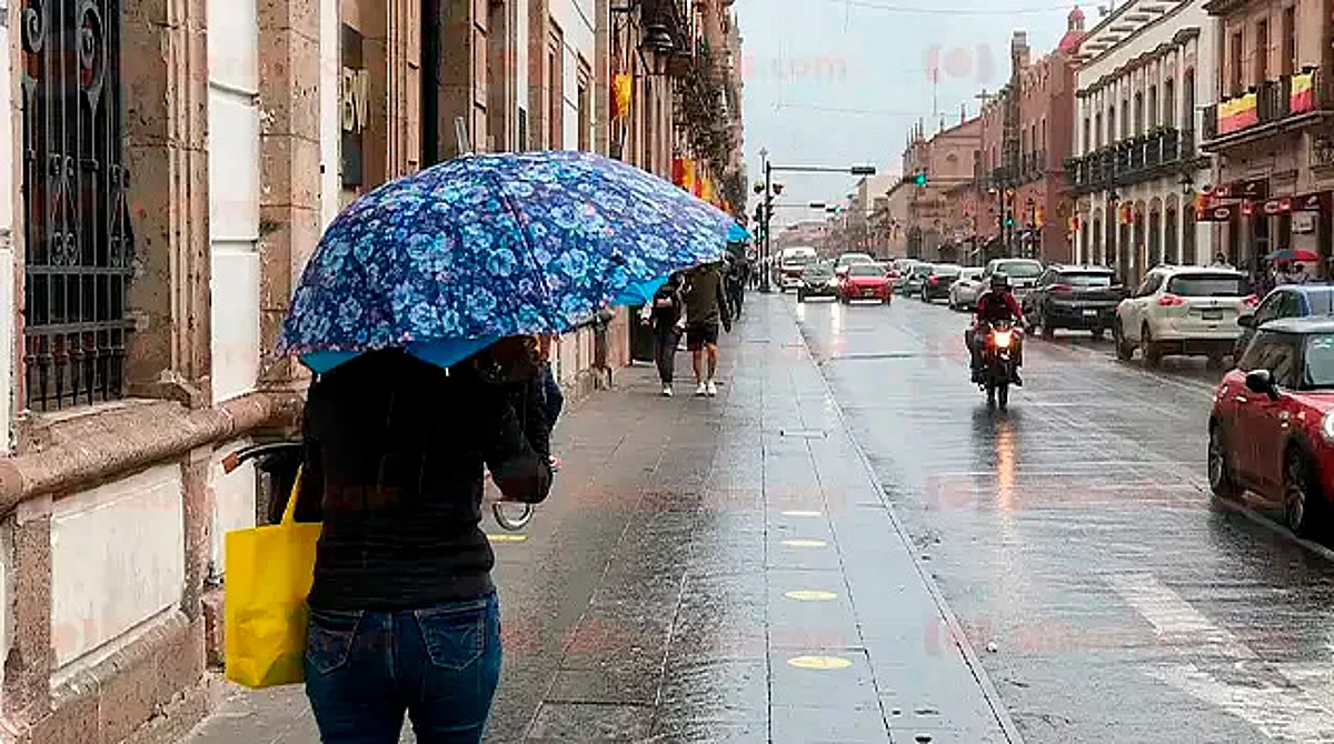Persistirán fuertes lluvias por paso de "Celia" en Michoacán