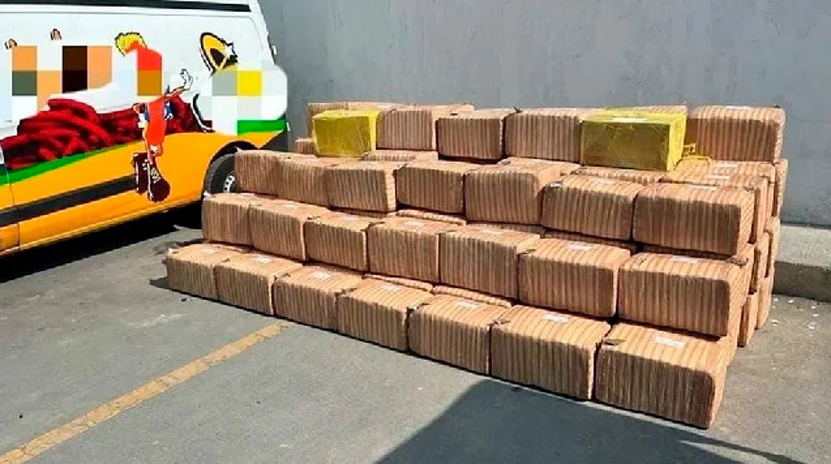Hombre llevaba más de una tonelada de marihuana en camión de botanas; fue detenido