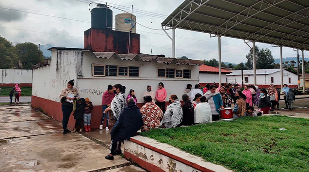 Cumple Julio Arreola con atención a salud integral habitantes de Santa Juana