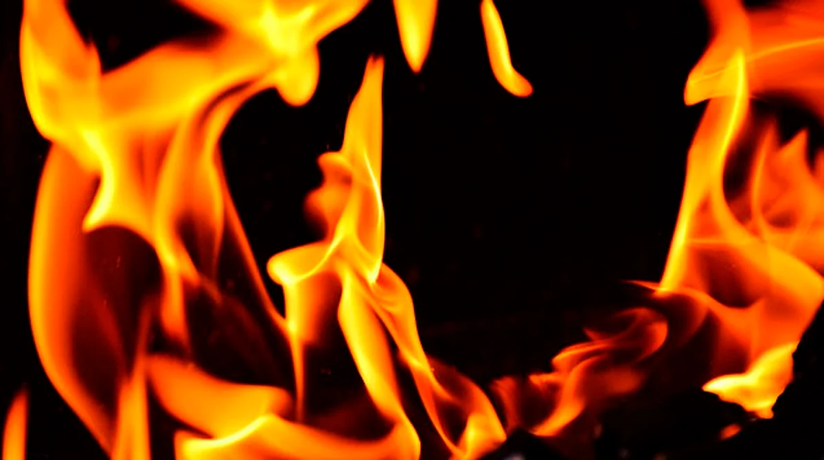 Le prenden fuego a su compañero de secundaria, en Querétaro