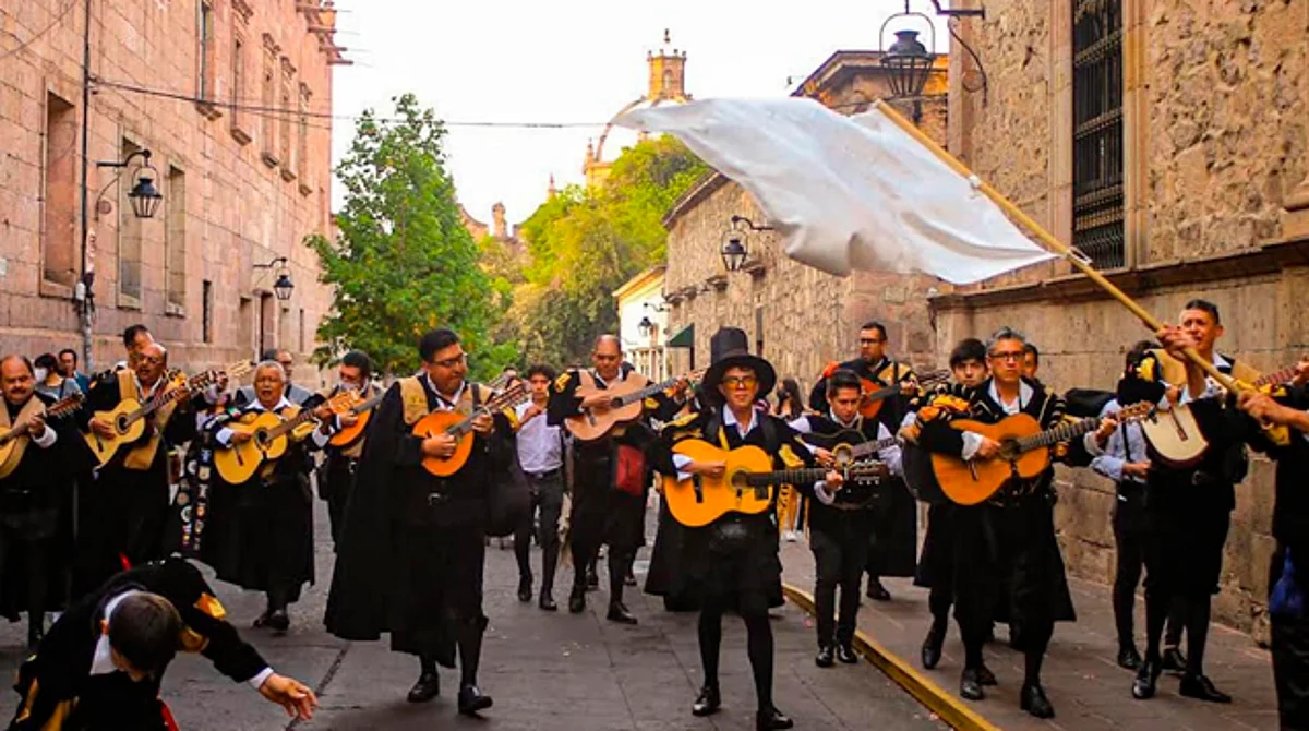 La salida es a las 7:30 de la tarde noche
