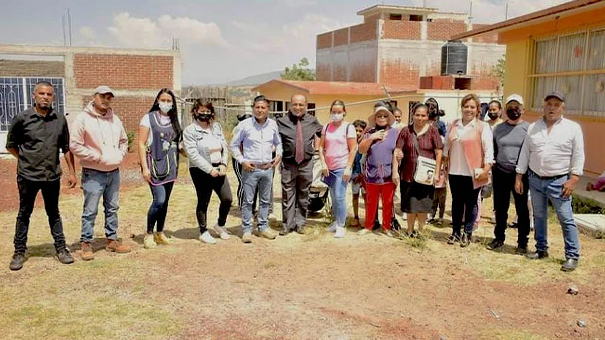 Edil de Irimbo recorre colonias antorchistas para conocer las necesidades