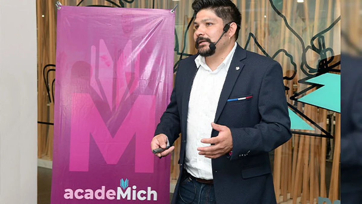 El chef Jesús Vargas expuso la charla virtual “Emprende tu restaurante de manera exitosa”