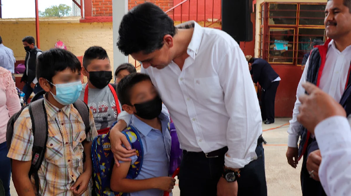 Zitácuaro tiene que ser líder en inversión educativa: Toño Ixtláhuac