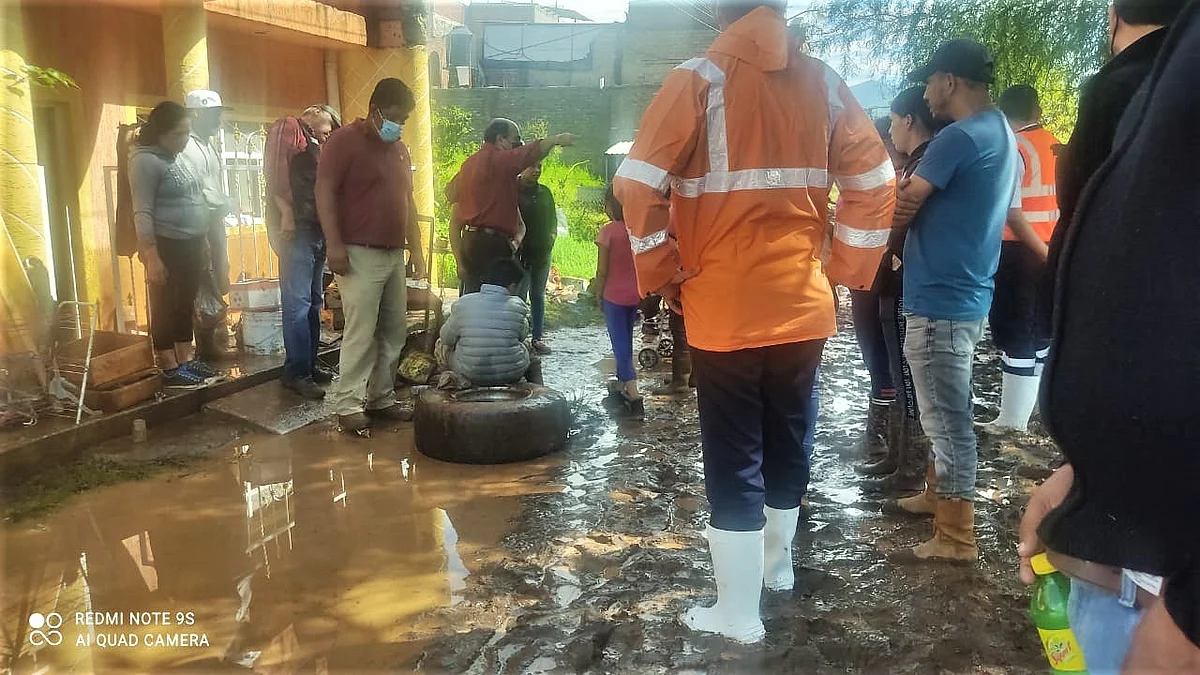 Fuertes lluvias causan estragos en la colonia Mártires de Antorcha en Tangancícuaro