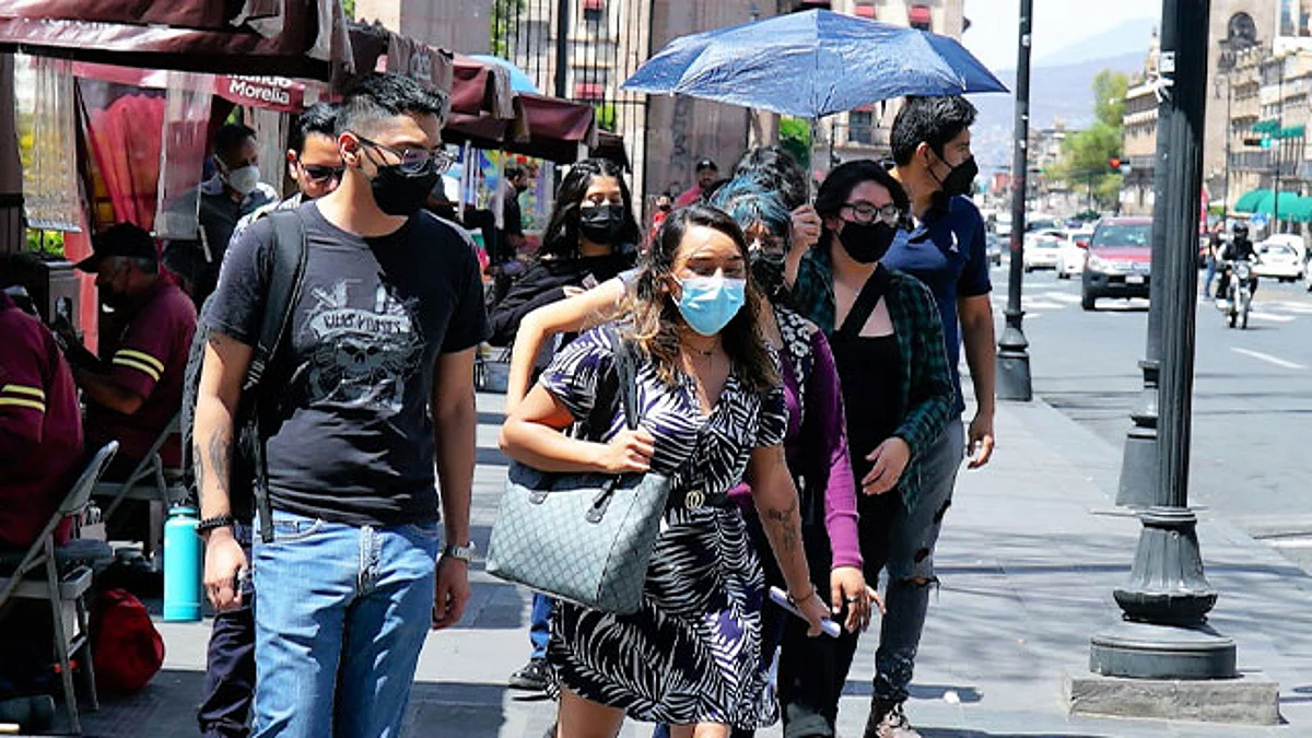 La hidratación es importante para sobrellevar las altas temperaturas, por lo que es recomendable que la población consuma al menos dos litros de agua al día