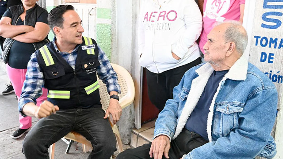 Escuchó solicitudes como mejora del camellón central, reparación de algunas lámparas, arreglo de alcantarillas y la poda árboles