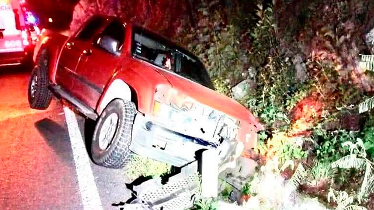 Adolescente muere en accidente sobre la Morelia-Maravatío; hay 5 heridos
