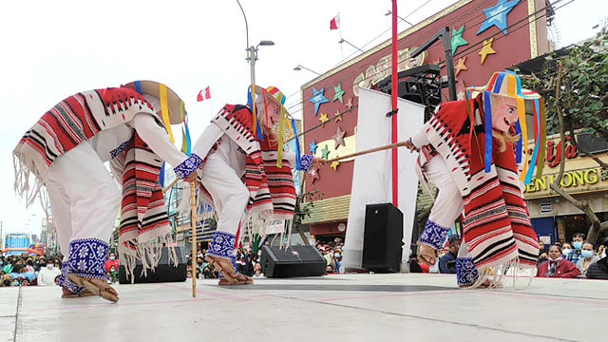 Gracias a estás giras, los bailarines participantes adquieren herramientas profesionales para un mejor desempeño escénico