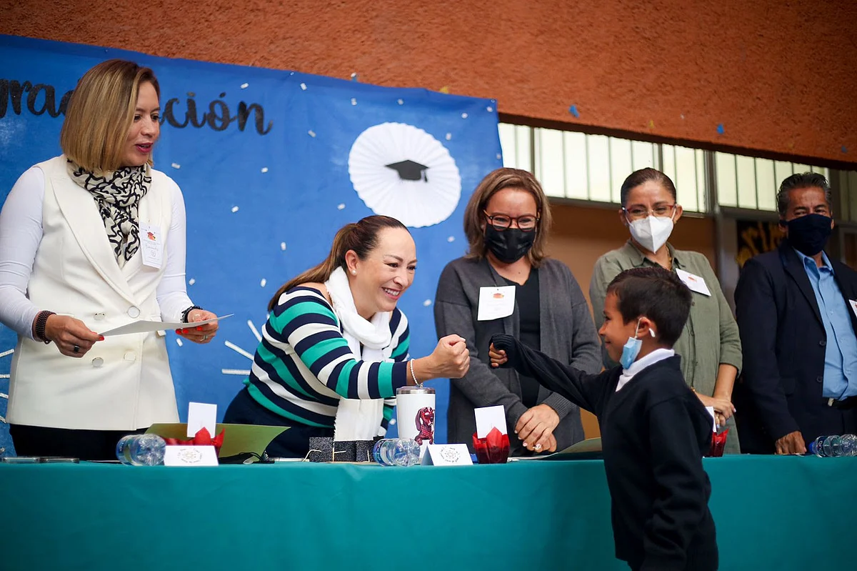 Se hizo entrega de reconocimiento por desempeño académico, disciplina y esfuerzo