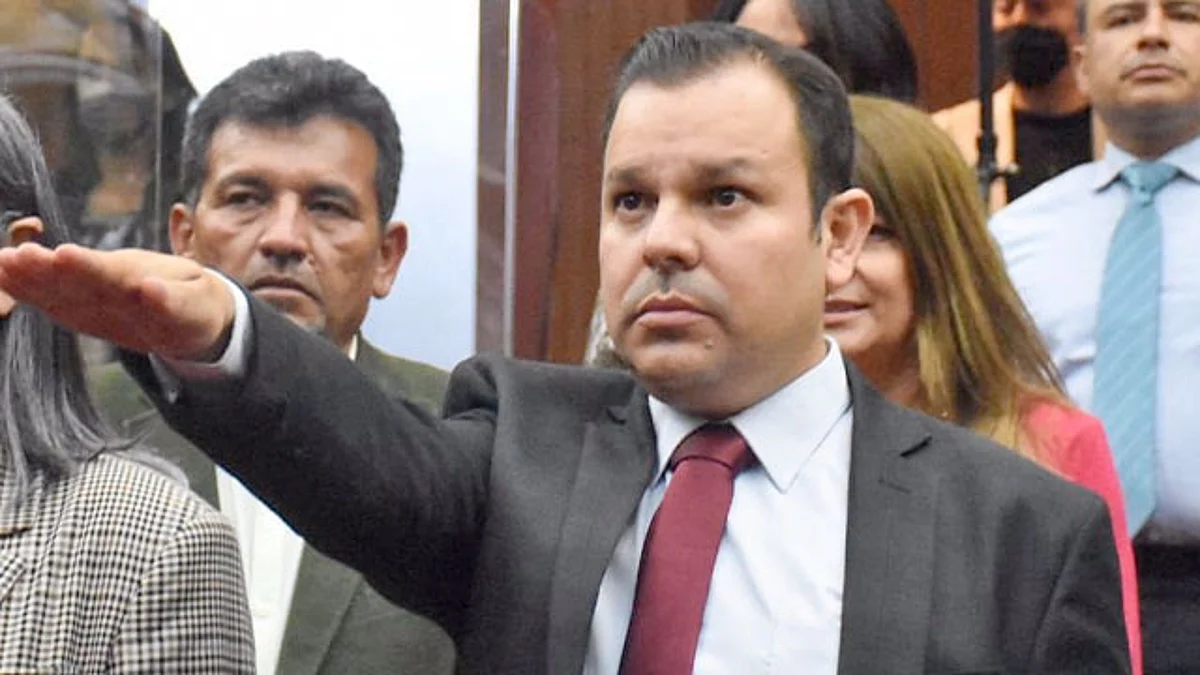 Medina Guzmán podrá ser reelecto por una sola ocasión y removido por causa grave
