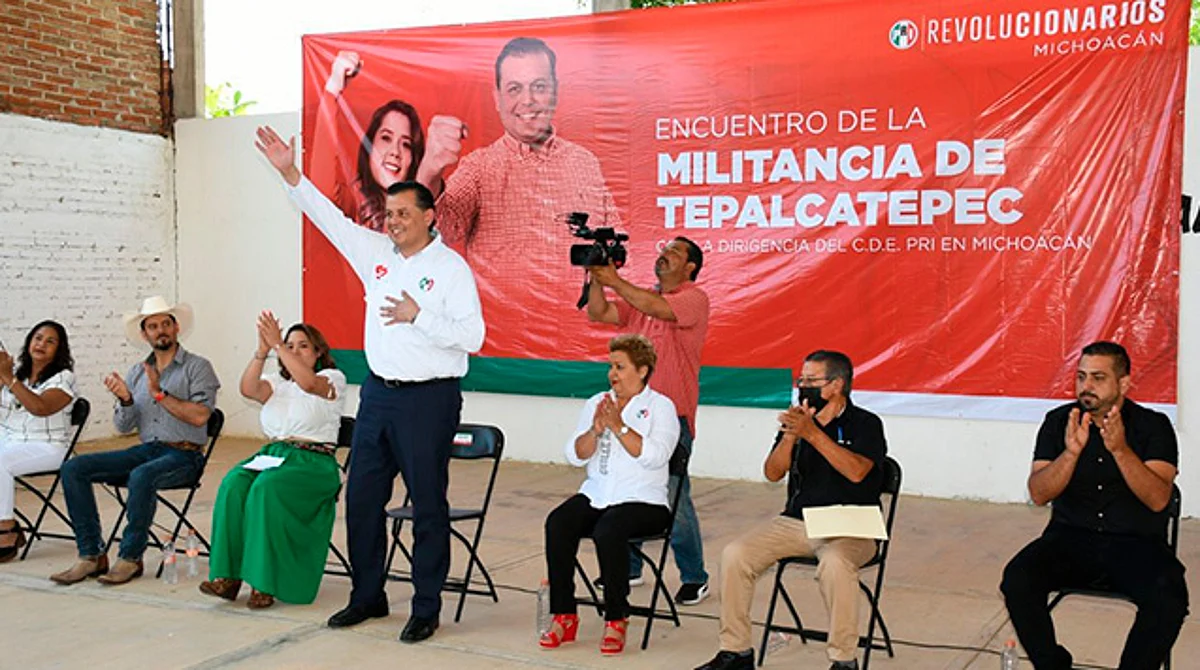 En Tepalcatepec, Memo Valencia llama a la unidad