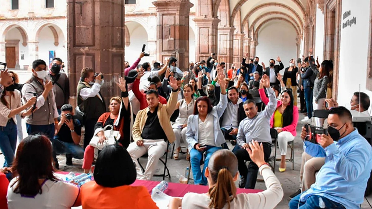 La sesión extraordinaria se llevó a cabo en Palacio Clavijero