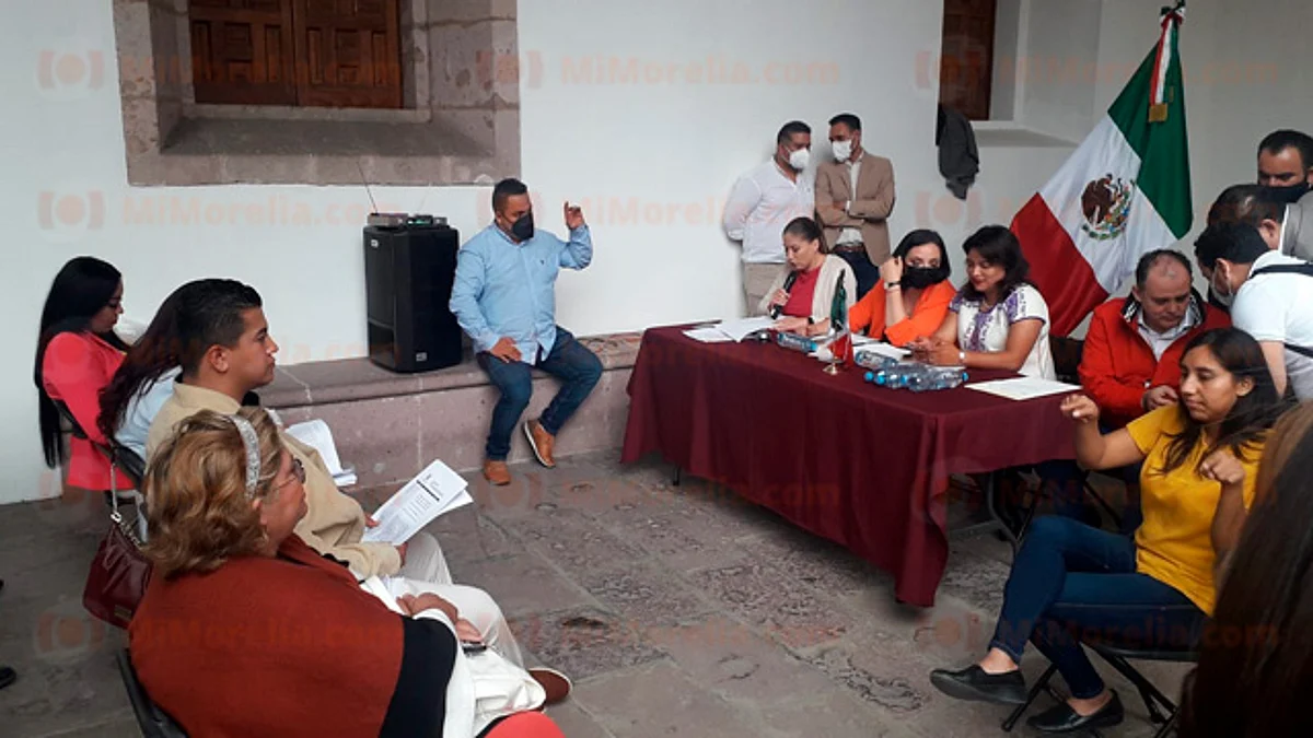 Diputados habilitan Palacio Clavijero para sesionar, tras toma de trabajadores de confianza