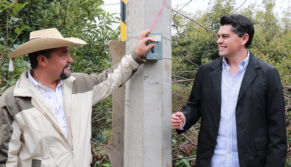 Tres comunidades más de Nicolás Romero, cuentan con electrificación, gracias al gobierno de Toño Ixtláhuac