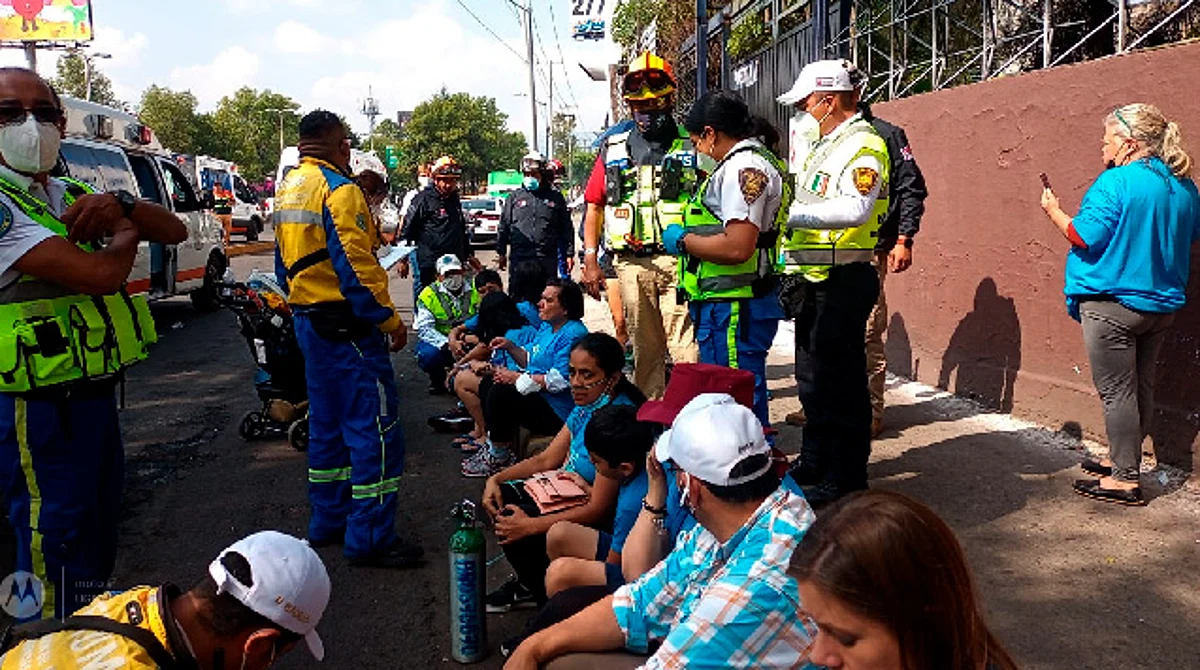 Camión se pasó de limpio: turistas se intoxican por inhalar cloro en CDMX