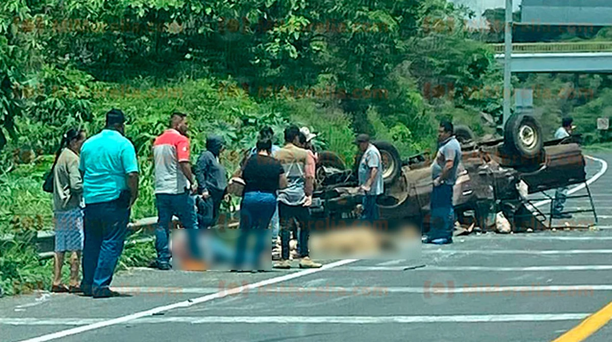 Muere mujer en volcadura en la autopista Siglo XXI, en Michoacán