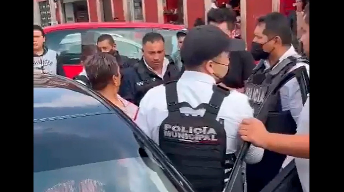 Uno de los implicados se opuso a la detención, por lo cual los uniformados prosiguieron a retirarlo de su vehículo, detalla la corporación