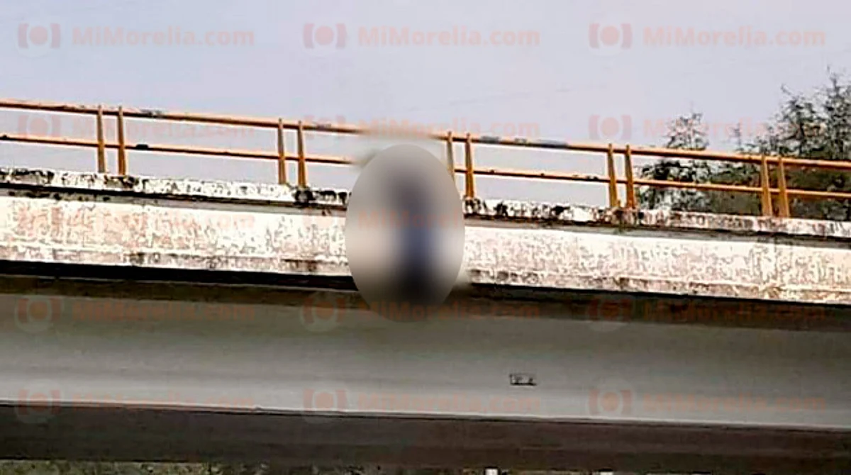 Michoacán: hallan cadáver de hombre colgado de puente vehicular