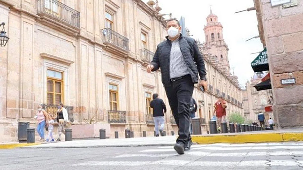 El legislador, enfatizó que la estrategia del ayuntamiento de Morelia, ha sido multar a los conductores o prohibir espacios de estacionamiento