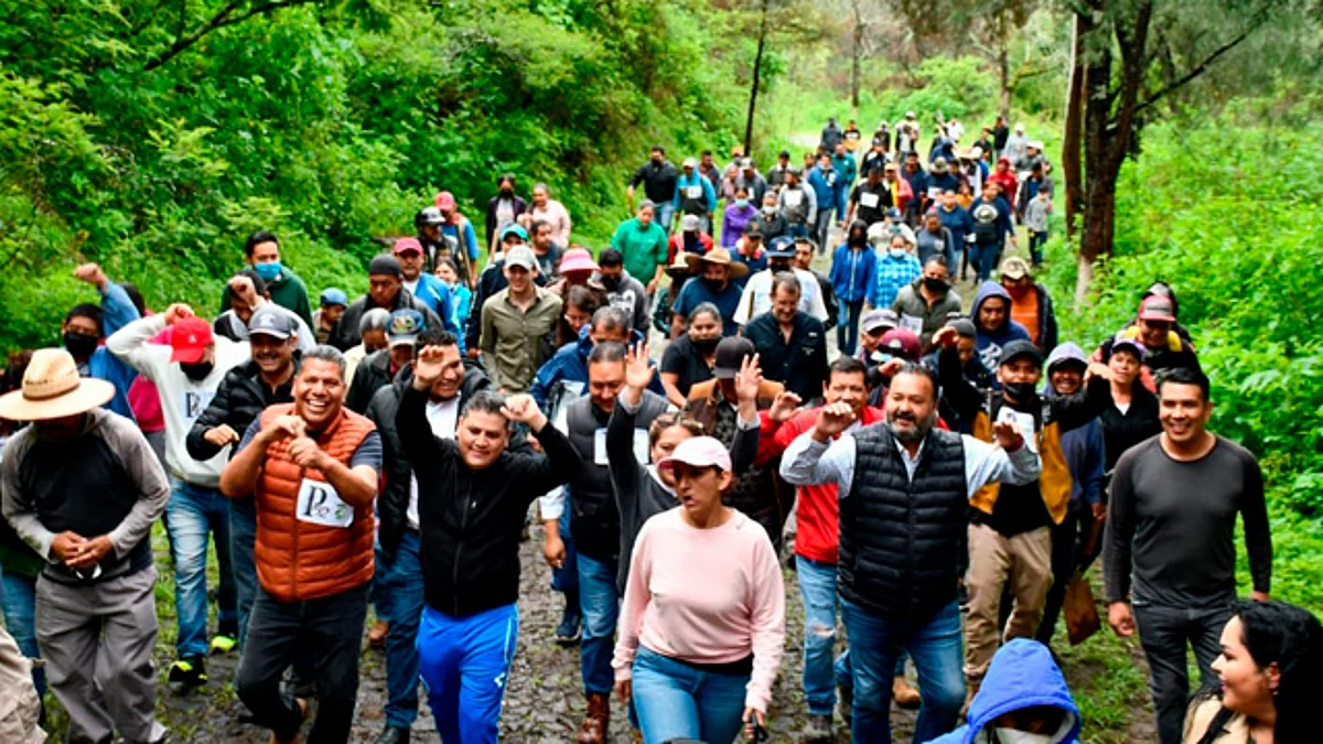 Realizan jornada de reforestación para restauración del cerro Colorado del Estribo Chico