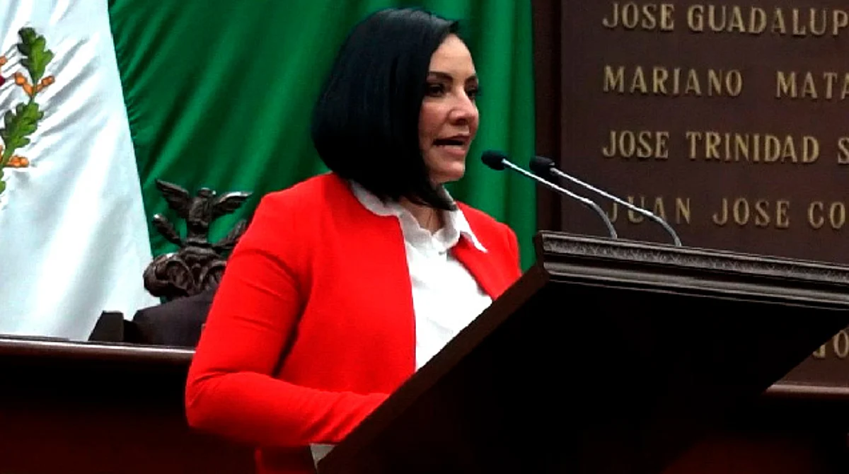 Busca Diputada Adriana Hernández garantizar autonomía para UMSNH desde la Constitución