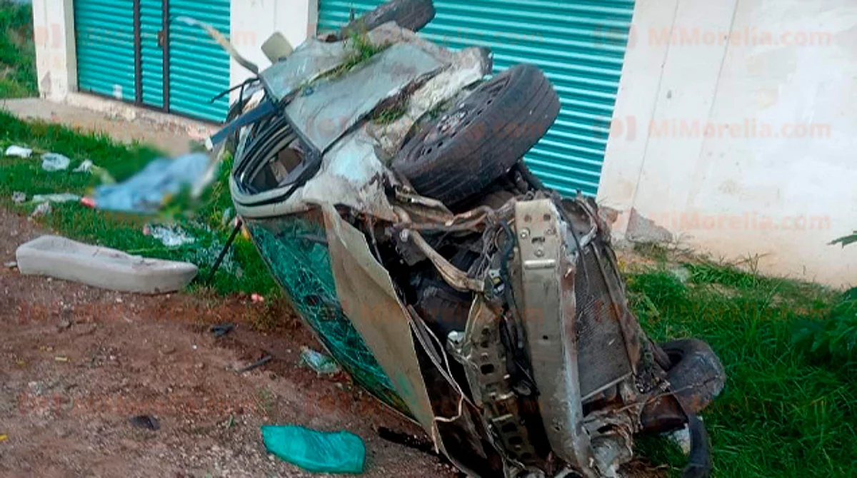 Michoacán: mueren dos adolescentes, de 12 y 15 años, en volcadura