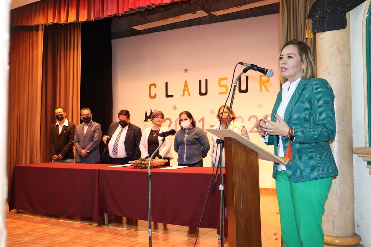 La titular de la SEE asistió a la clausura de fin de ciclo de CAM