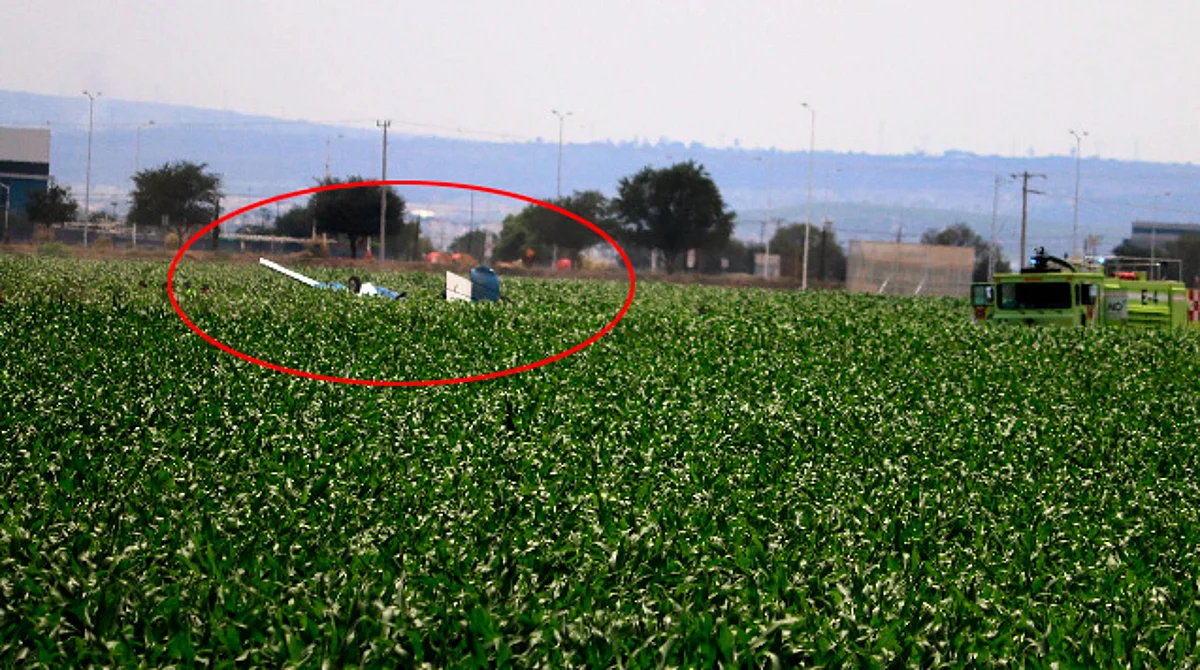 Se desploma avioneta cerca del aeropuerto de Querétaro; se habla de dos muertos