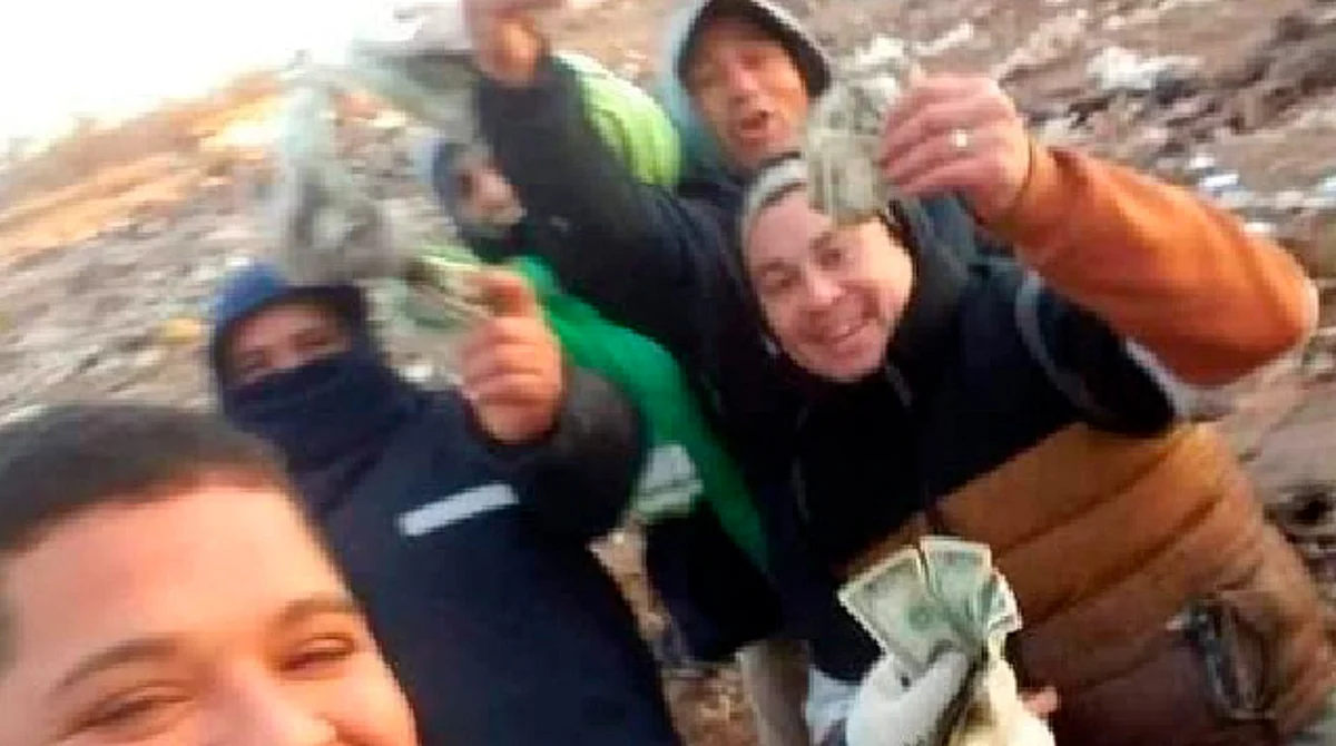¡Afortunados! Trabajadores de limpieza encuentran más de 1 mdp en un basurero