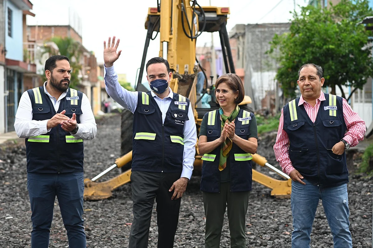 El presidente municipal fue el encargado de dar el banderazo de arranque a la obra