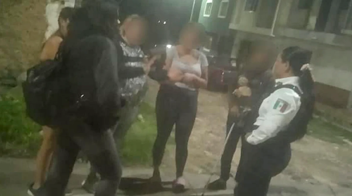 La joven regresó con su familia
