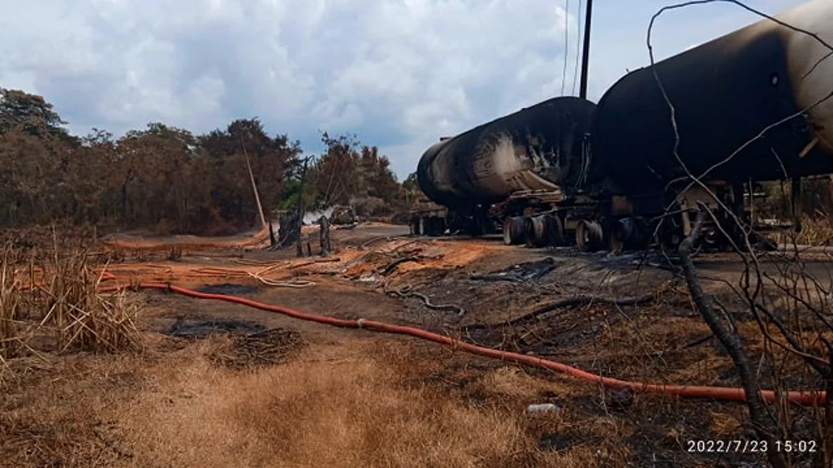 Apagan incendio en ducto de gas que explotó en Veracruz; fuga sigue
