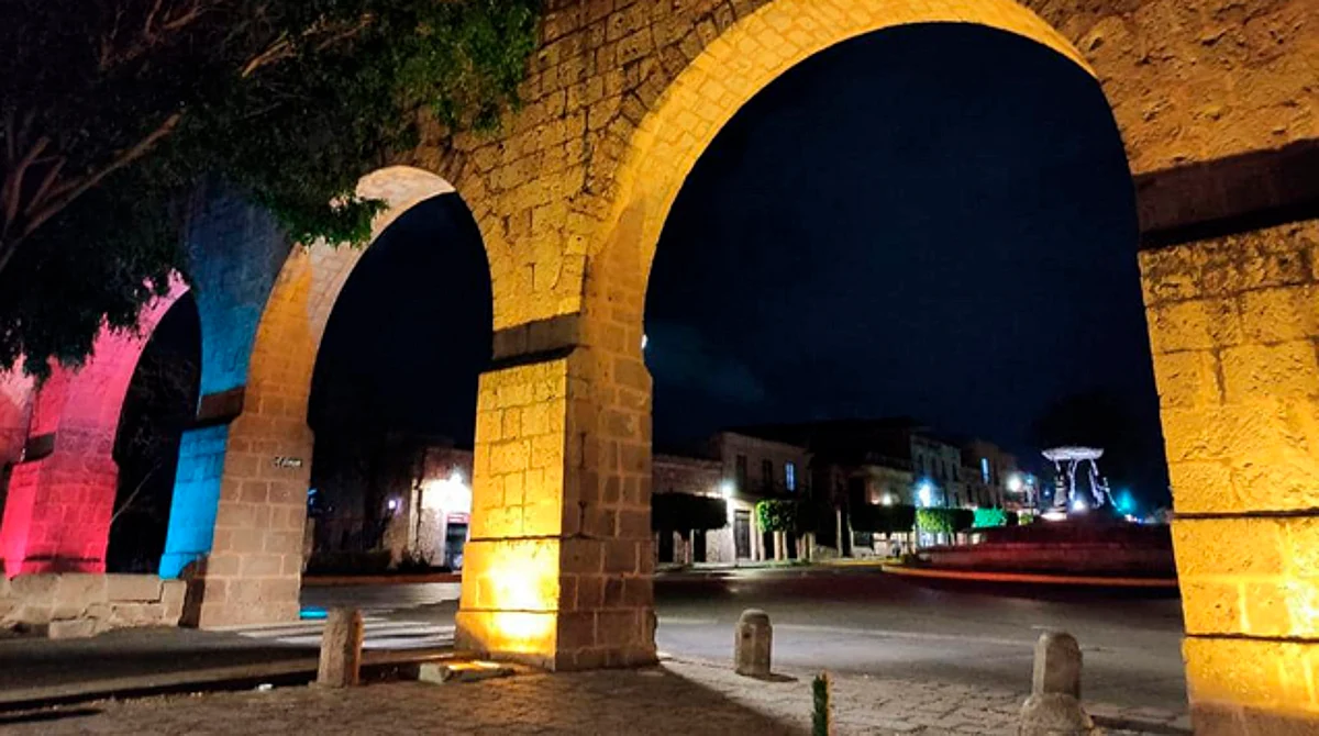 En tu paso por la ciudad podrás contemplar lo bella que es Morelia con los colores oficiales del país