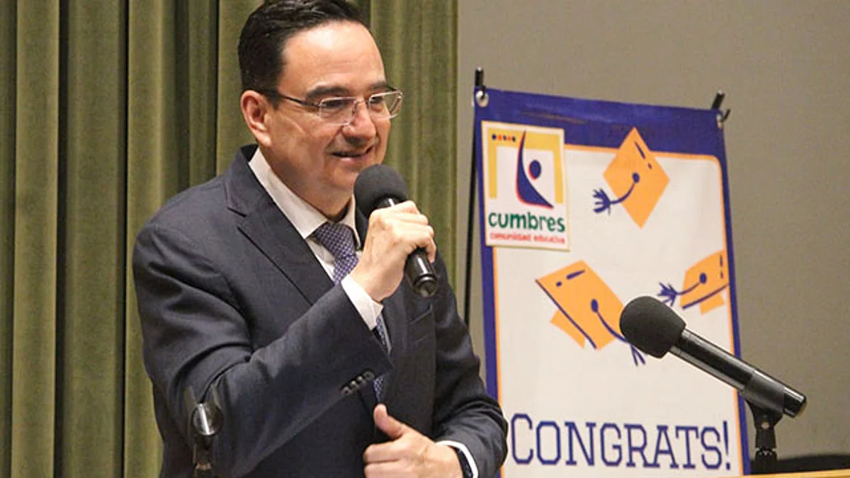 Felicitó a los alumnos por concluir el nivel primaria