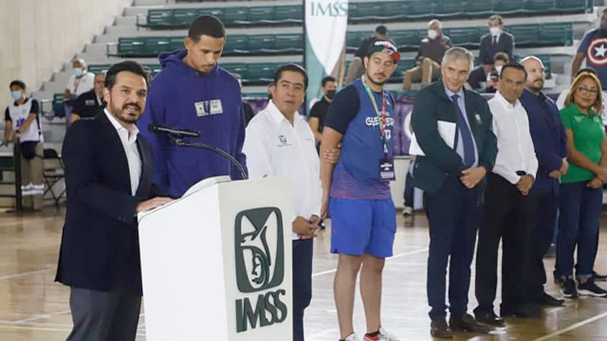 .Juan Toscano-Anderson, primer jugador mexicano campeón en la NBA, invitó a los niños a trabajar de manera constante para cumplir sus sueños