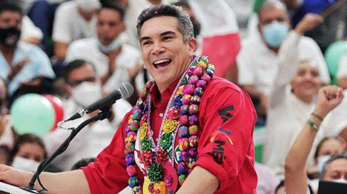 Revisión de Alejandro Moreno en el AICM, por solicitud de Campeche: INM