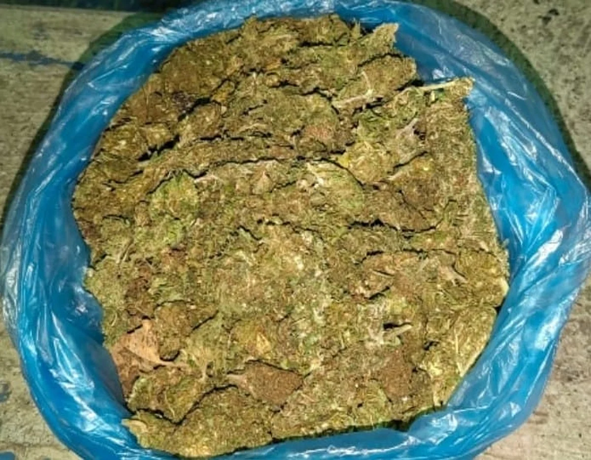 El hombre fue asegurado y junto a la droga puestos a disposición de la autoridad