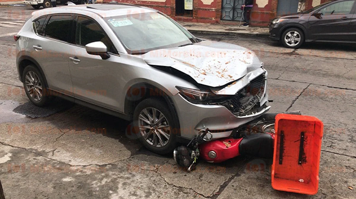 Motociclista resulta lesionado tras ser embestido en el centro de Morelia