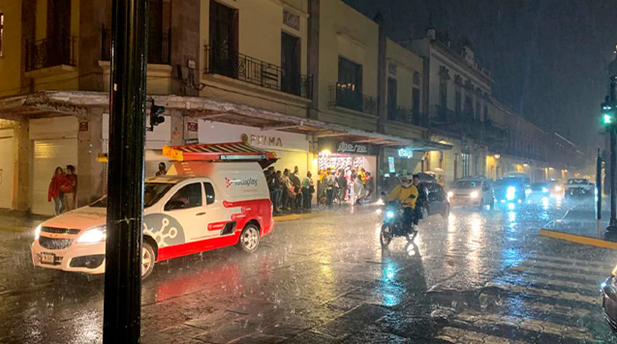 Intensas lluvias en Michoacán, por paso de huracán "Bonnie"