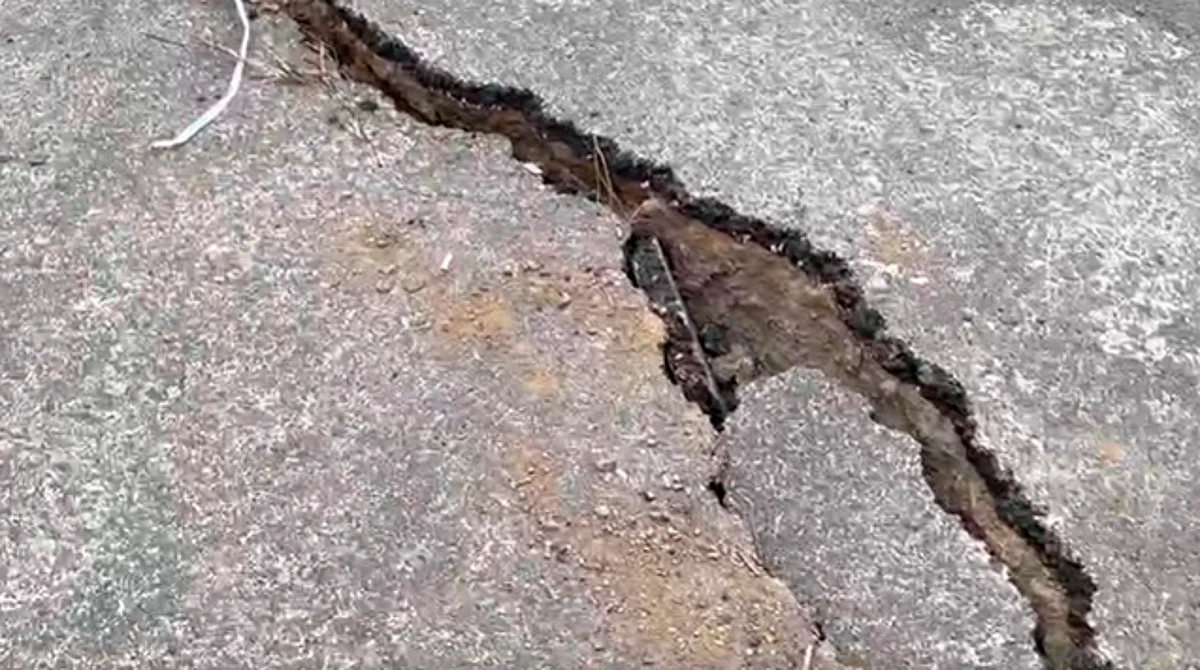 Se supo que el pasado viernes 1 de julio se abrió una grieta luego de una fuerte lluvia